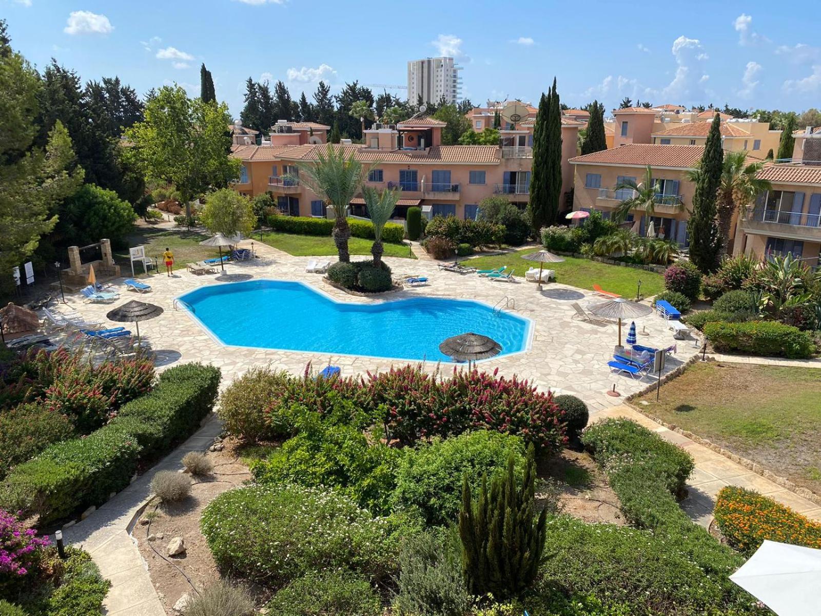 Award-Winning 3-Bedroom Apartment Near Beach Paphos Exterior photo