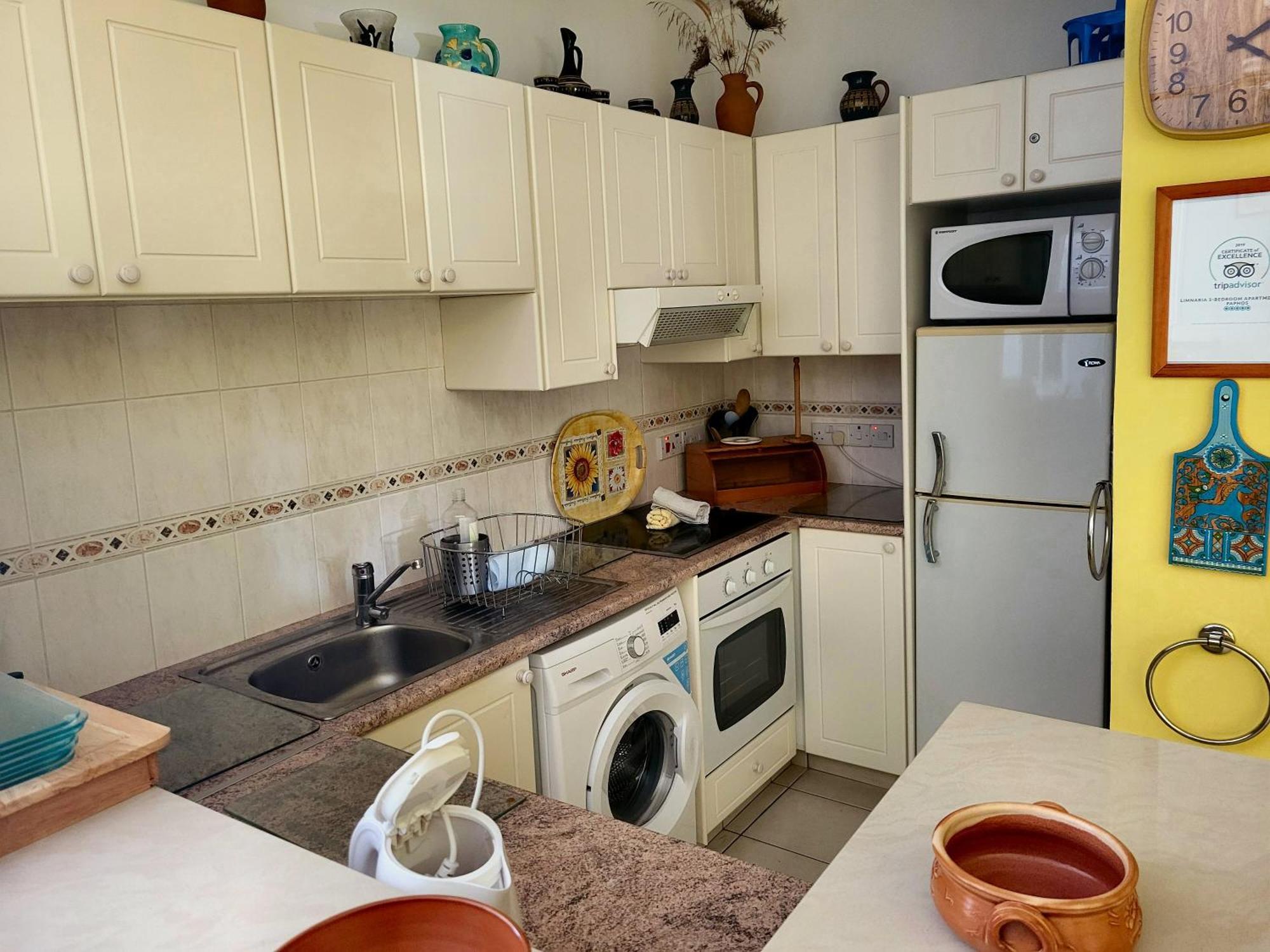 Award-Winning 3-Bedroom Apartment Near Beach Paphos Exterior photo